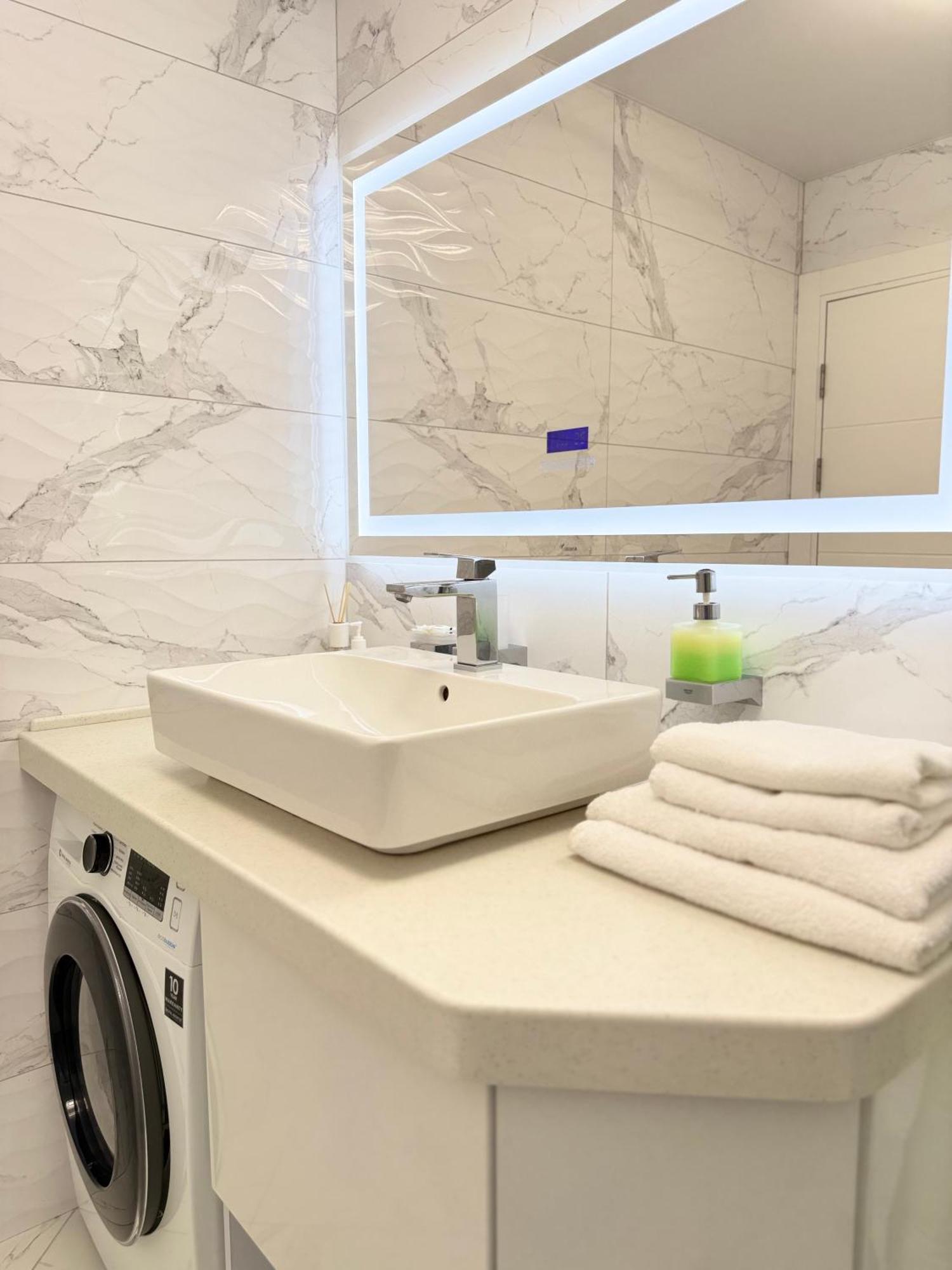 Modern Gagarina Avenue Apartment Dnipro Ngoại thất bức ảnh